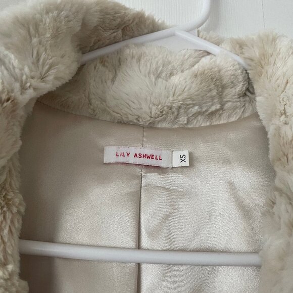 Lily Ashwell Teddy Coat (RARE) | Size XS - Picture 5 of 6